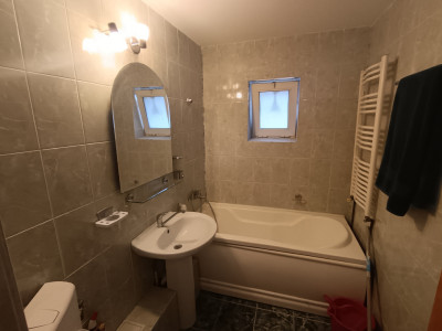 APARTAMENT 3 CAMERE, DECOMANDAT, ETAJ INTERMEDIAR CANTA, MOBILAT SI UTILAT, 1983