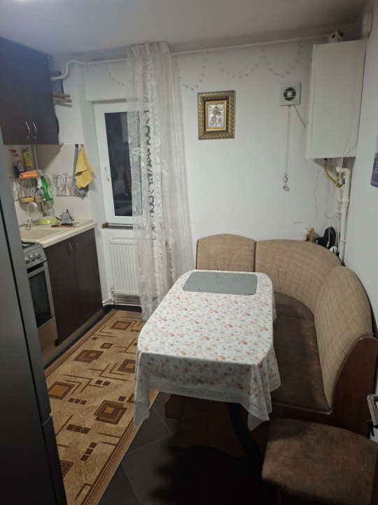 APARTAMENT 2 CAMERE, SEMIDECOMANDAT, MOBILAT SI UTILAT, ET.3/4, PODU ROS
