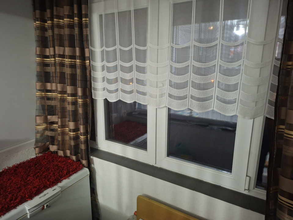 APARTAMENT 2 CAMERE, SEMIDECOMANDAT, MOBILAT SI UTILAT, ET.3/4, PODU ROS