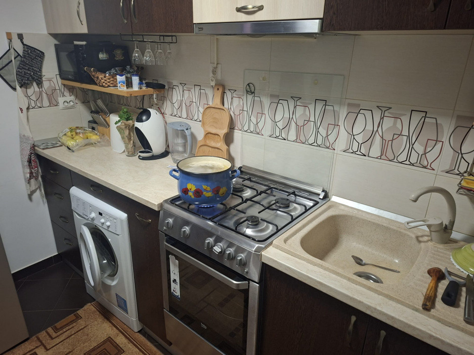 APARTAMENT 2 CAMERE, SEMIDECOMANDAT, MOBILAT SI UTILAT, ET.3/4, PODU ROS