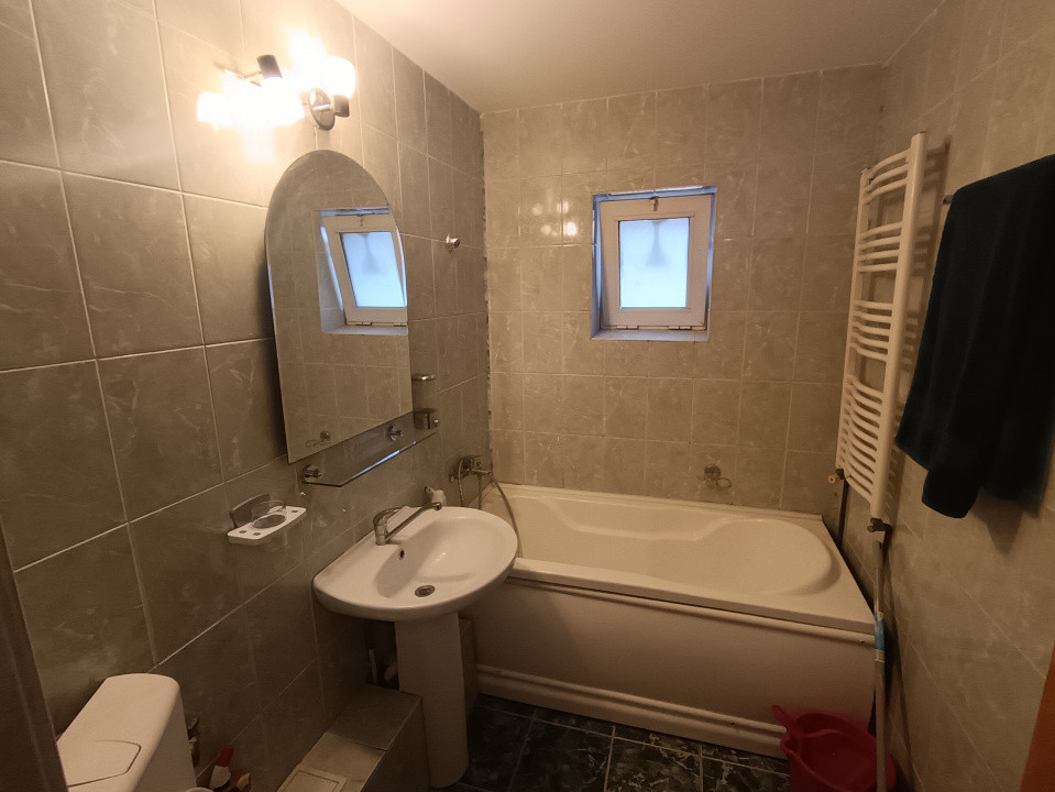 APARTAMENT 3 CAMERE, DECOMANDAT, ETAJ INTERMEDIAR CANTA, MOBILAT SI UTILAT, 1983