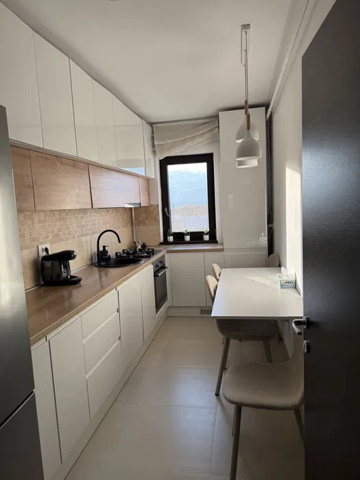 APARTAMENT 3 CAMERE, DECOMANDAT, MOBILAT SI UTILAT, BOXA, LOC PARCARE, LA CHEIE