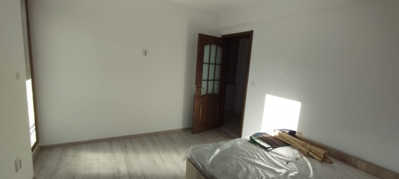 APARTAMENT 2 CAMERE, BLOC NOU, MOBILAT SI UTILAT, loc parcare și boxa