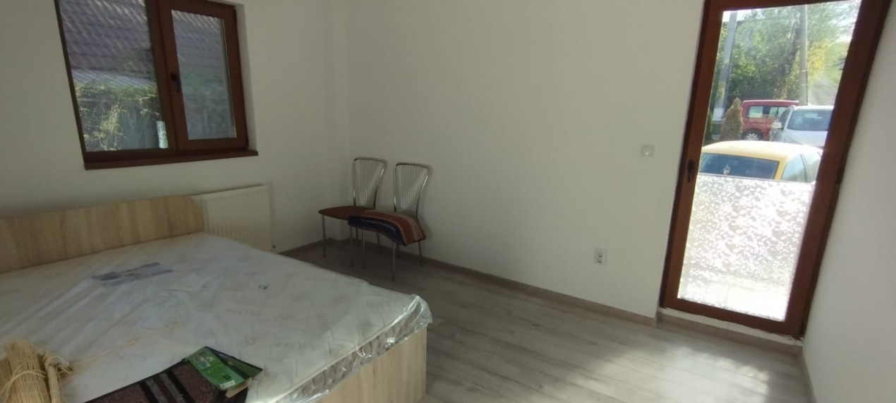 APARTAMENT 2 CAMERE, BLOC NOU, MOBILAT SI UTILAT, loc parcare și boxa