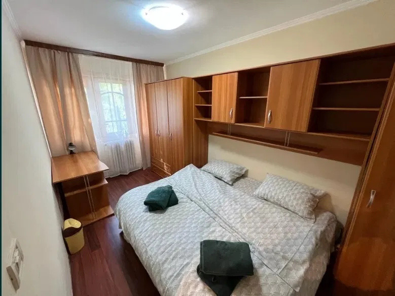 APARTAMENT 3 CAMERE PODU ROS, ETAJUL 2 DIN 4, MOBILAT SI UTILAT