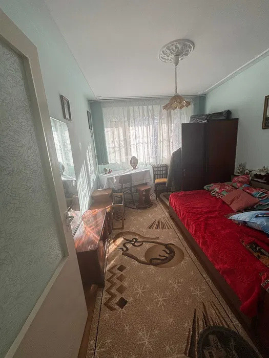 Apartament 2 camere decomandat – etaj 1 – aproape de Palas