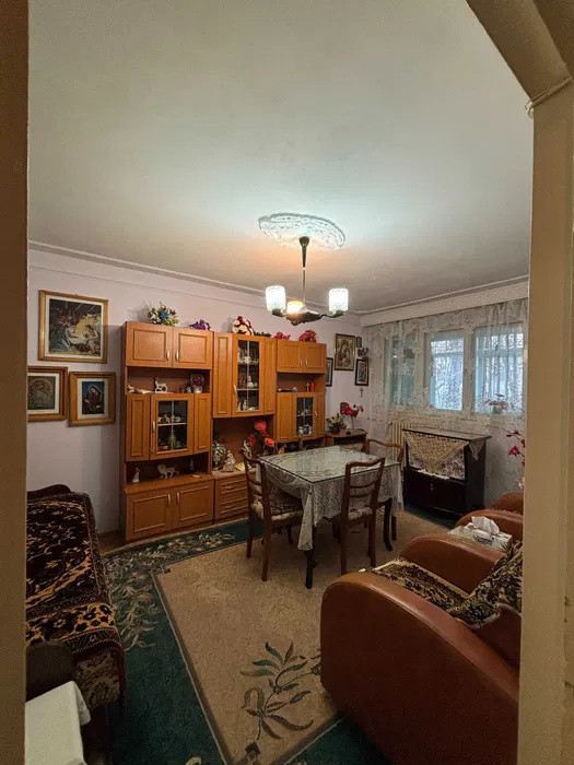 Apartament 2 camere decomandat – etaj 1 – aproape de Palas