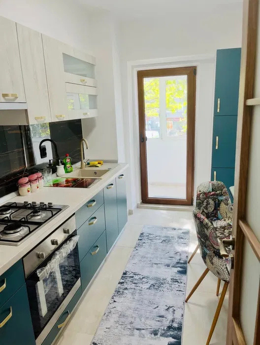 Apartament 3 camere decomandat, 2 băi, Tg. Cucu – Podu de Fier, etaj 1