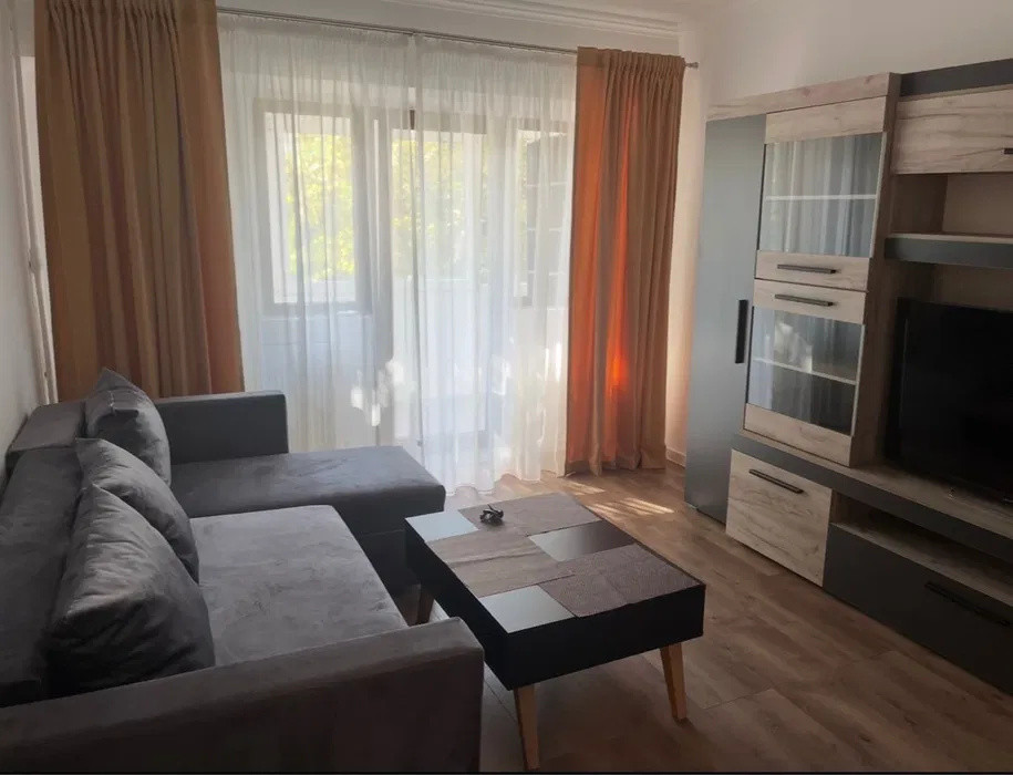 Apartament 3 camere decomandat, 2 băi, Tg. Cucu – Podu de Fier, etaj 1