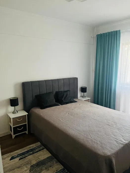 Apartament 3 camere decomandat, 2 băi, Tg. Cucu – Podu de Fier, etaj 1