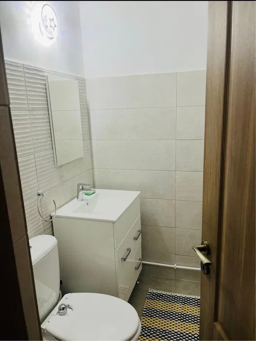Apartament 3 camere decomandat, 2 băi, Tg. Cucu – Podu de Fier, etaj 1