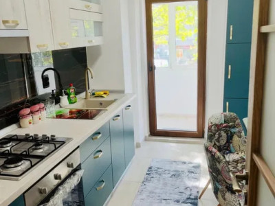 Apartament 3 camere decomandat, 2 băi, Tg. Cucu – Podu de Fier, etaj 1