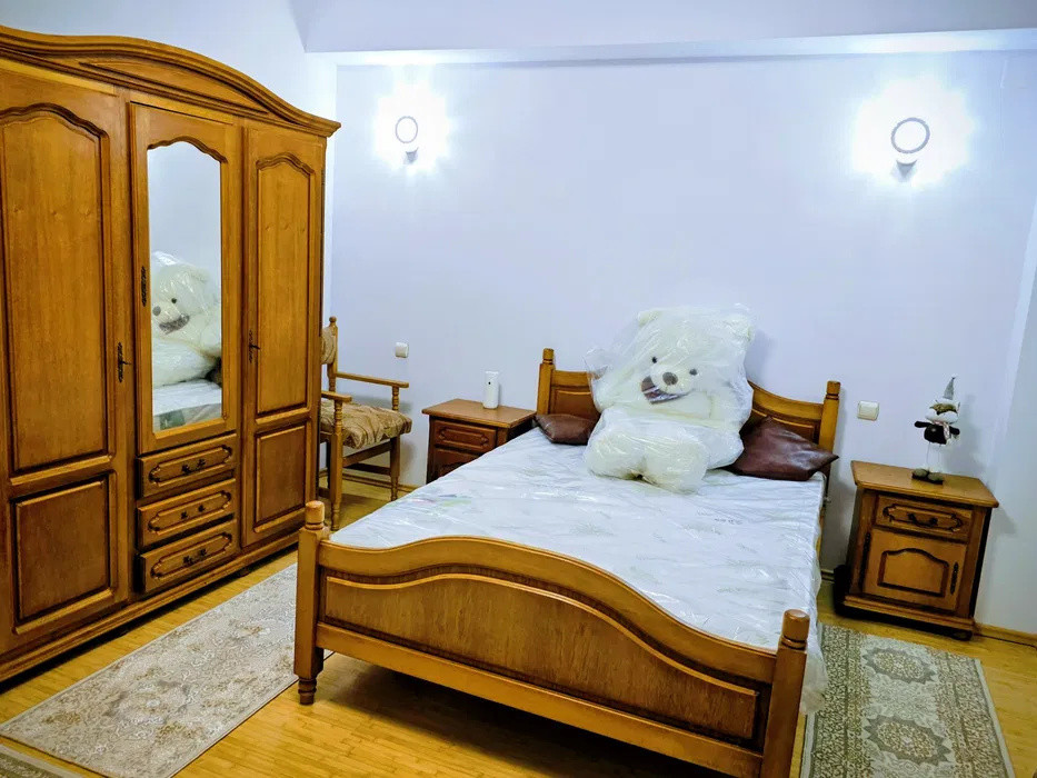 APARTAMENT CU 3 CAMERE SEMICENTRAL, 80 MP, DECOMANDAT, PARCARE PRIVATA INCLUSA 