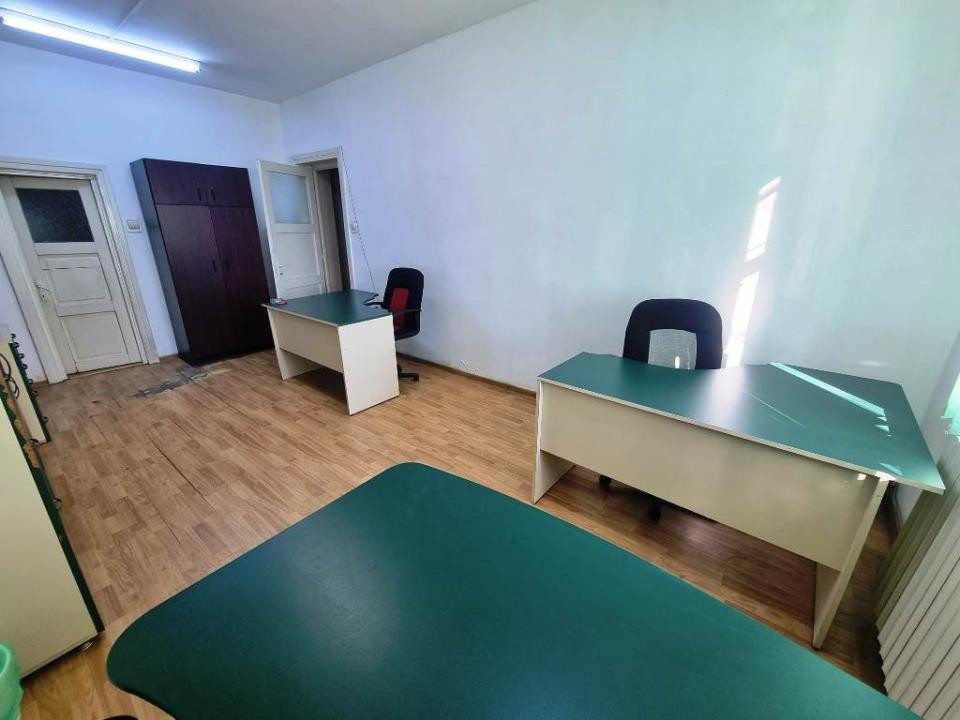 Apt / spațiu comercial –semicentral,aproape de  Biblioteca Centrala Universitara