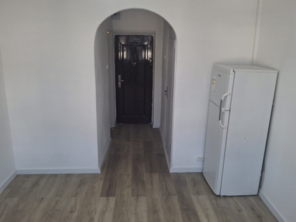 Garsoniera 21 mp, complet renovata -zona Jumbo