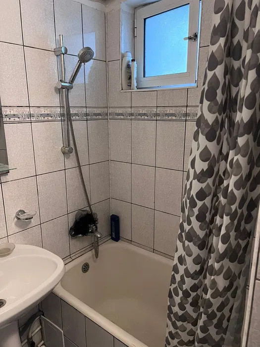 APARTAMENT 2 CAMERE, SEMIDECOMANDAT, BLOC FARA RISC