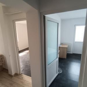APARTAMENT 2 CAM, ALEXANDRU, MOBILAT SI UTILAT, LICEUL MIRON COSTIN
