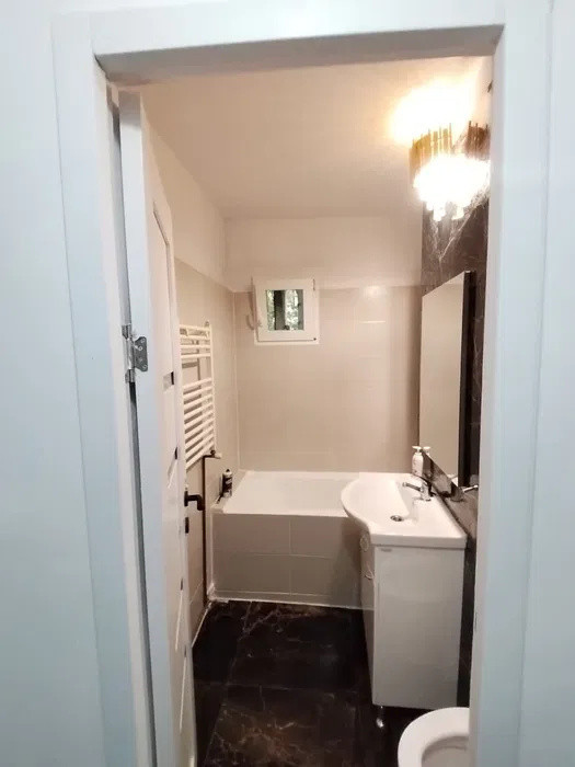 Apartament 3 camere decomandat, etaj 2, Tătărași 