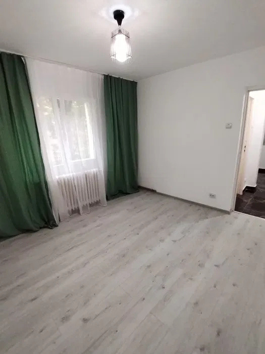 Apartament 3 camere decomandat, etaj 2, Tătărași 