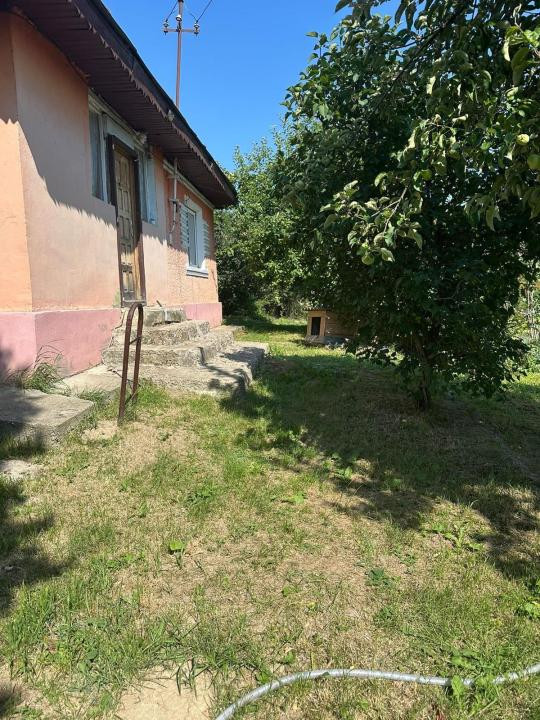 Casă cu teren de 5.700 mp, Pădureni,se accepta si schimb cu apt in Iasi