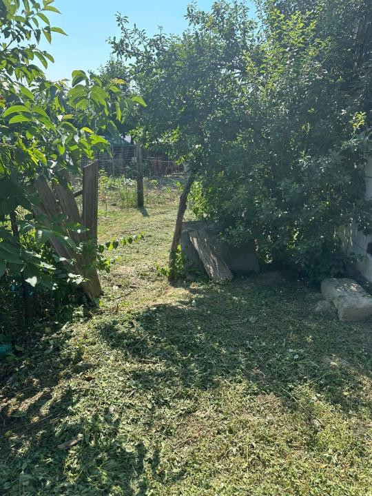 Casă cu teren de 5.700 mp, Pădureni,se accepta si schimb cu apt in Iasi