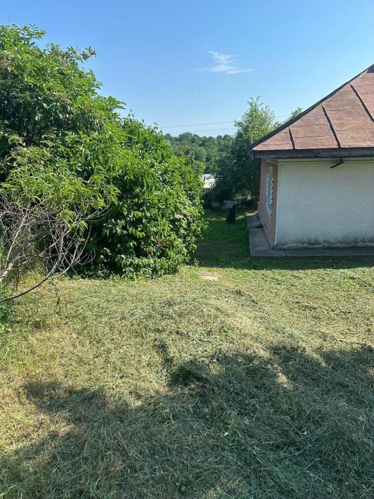 Casă cu teren de 5.700 mp, Pădureni,se accepta si schimb cu apt in Iasi