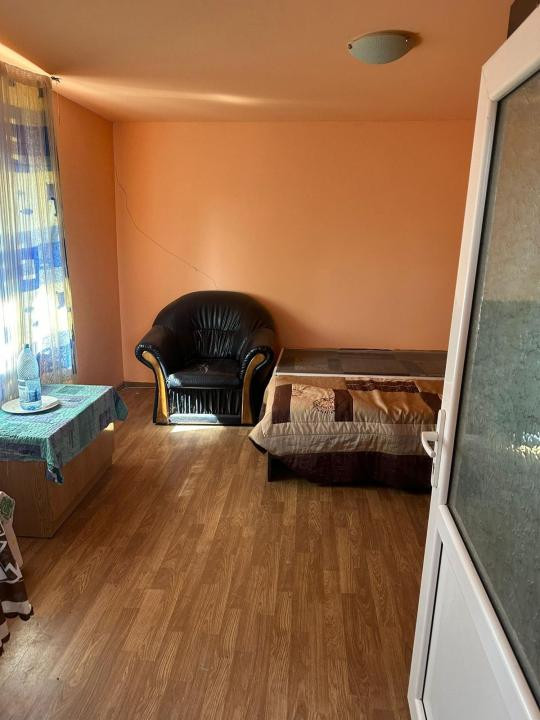 Casă cu teren de 5.700 mp, Pădureni,se accepta si schimb cu apt in Iasi