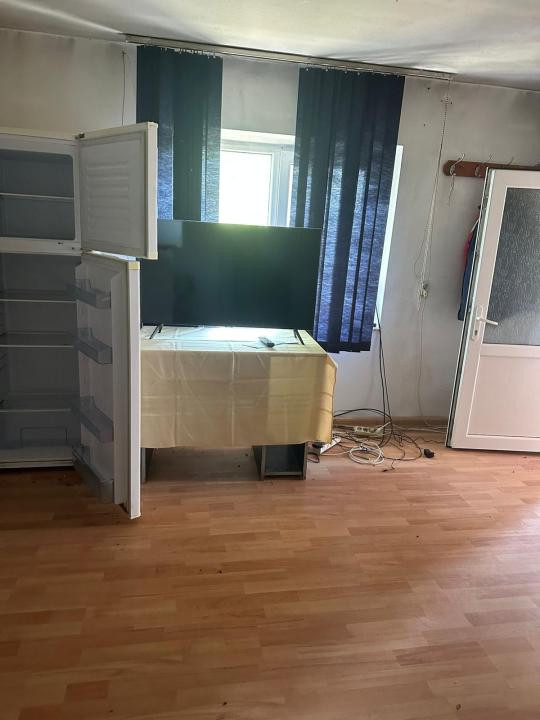 Casă cu teren de 5.700 mp, Pădureni,se accepta si schimb cu apt in Iasi