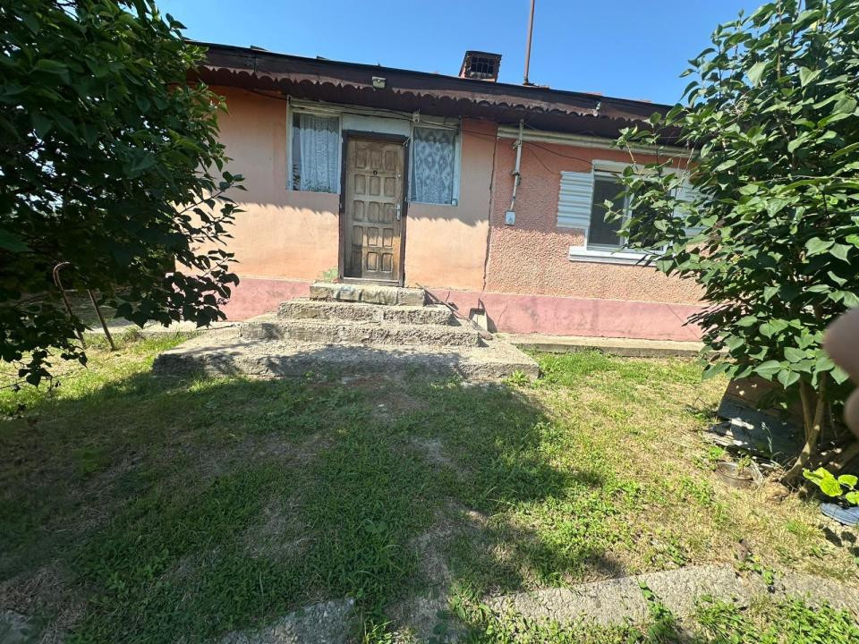 Casă cu teren de 5.700 mp, Pădureni,se accepta si schimb cu apt in Iasi