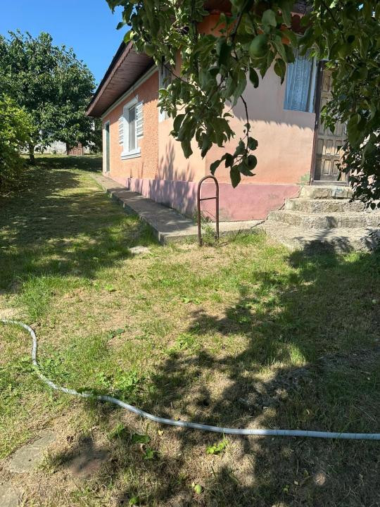 Casă cu teren de 5.700 mp, Pădureni,se accepta si schimb cu apt in Iasi