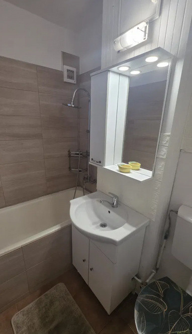Apartament 2 camere decomandat –zona Hala Centrala Iasi
