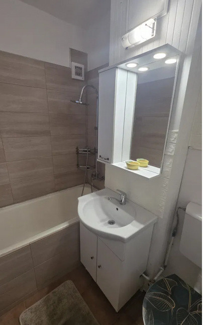 Apartament 2 camere decomandat –zona Hala Centrala Iasi
