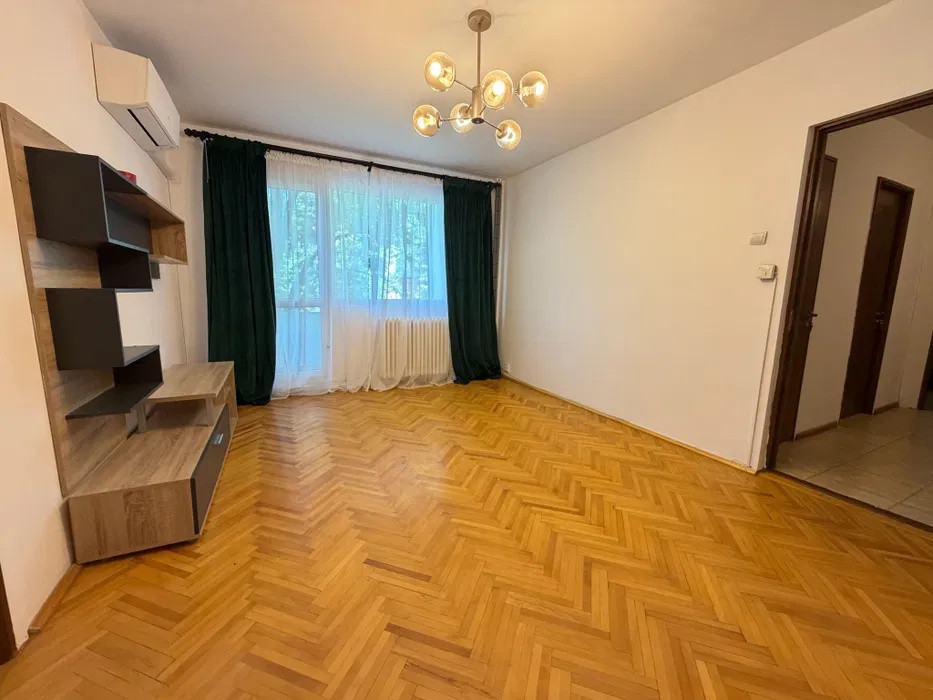 Apartament 3 camere, mobilat și utilat – Podu Roș, lângă Palas, Etaj 3 