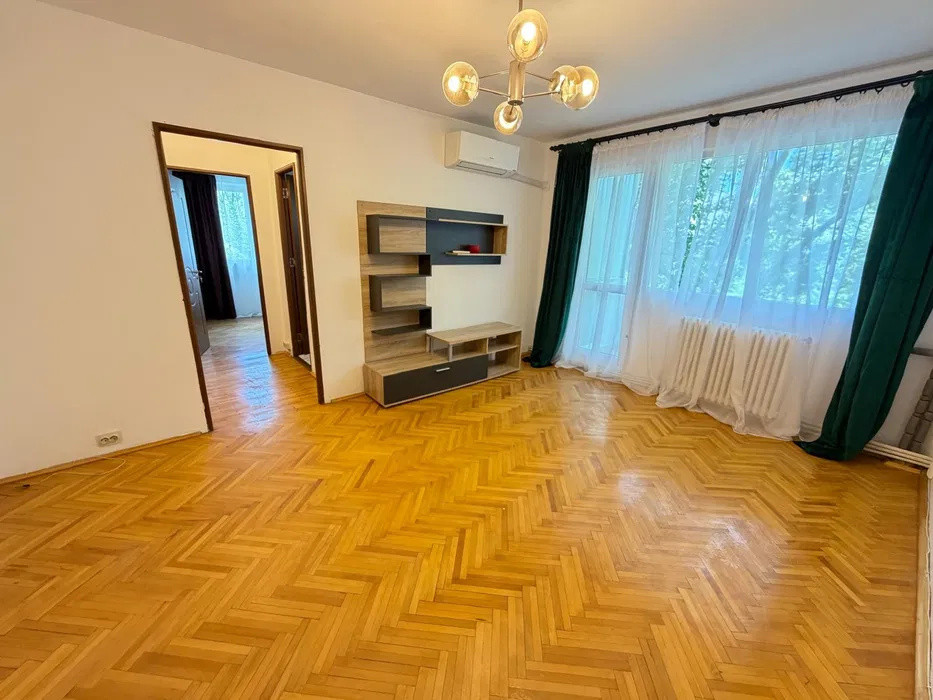 Apartament 3 camere, mobilat și utilat – Podu Roș, lângă Palas, Etaj 3 