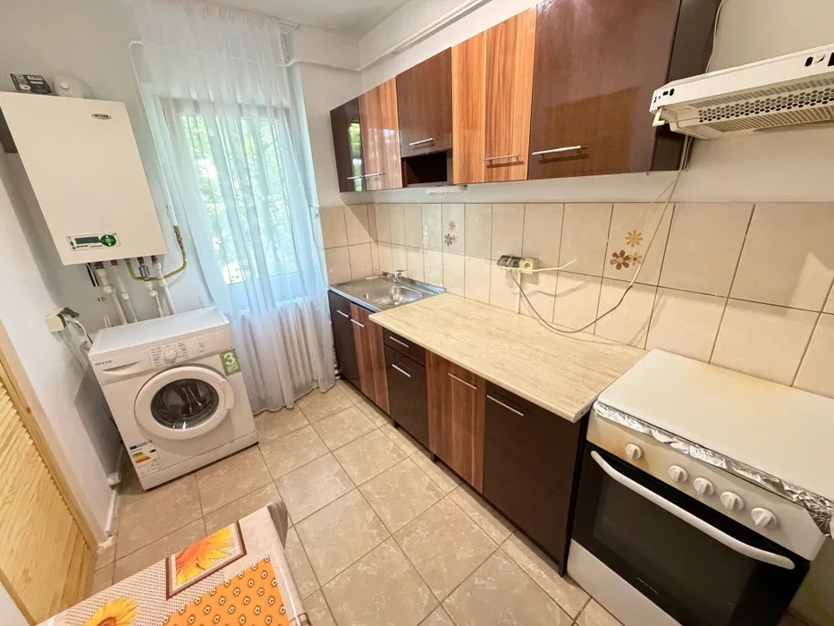Apartament 3 camere, mobilat și utilat – Podu Roș, lângă Palas, Etaj 3 