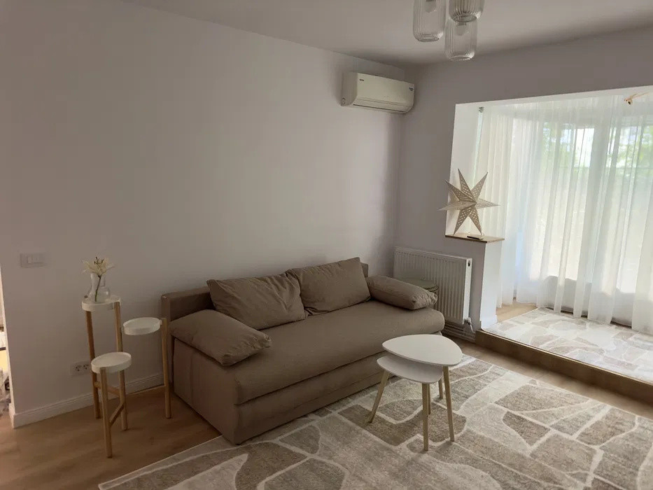 APARTAMENT 2  CAMERE ,SEMIDECOMANDAT ,COMPLET RENOVAT 