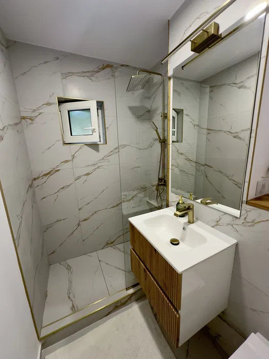 APARTAMENT 2  CAMERE ,SEMIDECOMANDAT ,COMPLET RENOVAT 