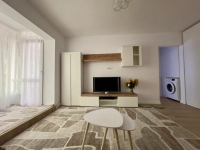 APARTAMENT 2  CAMERE ,SEMIDECOMANDAT ,COMPLET RENOVAT 