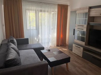 Apartament 3 camere decomandat, 2 băi, Tg. Cucu – Podu de Fier, etaj 1