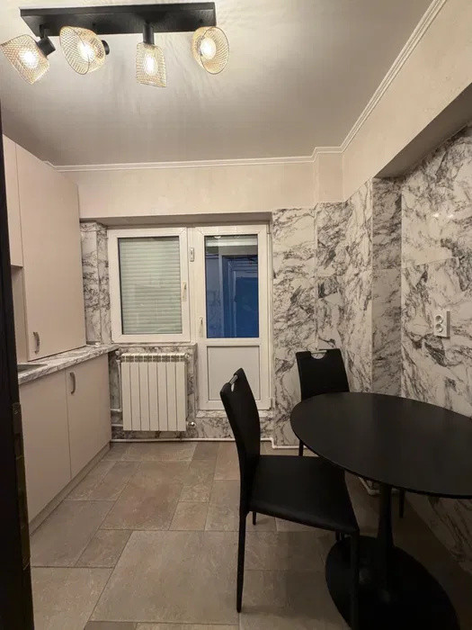 Apt cu 3 camere decomandat, etaj 1, complet mobilat și utilat, ultracentral