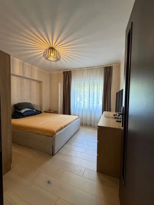 Apt cu 3 camere decomandat, etaj 1, complet mobilat și utilat, ultracentral