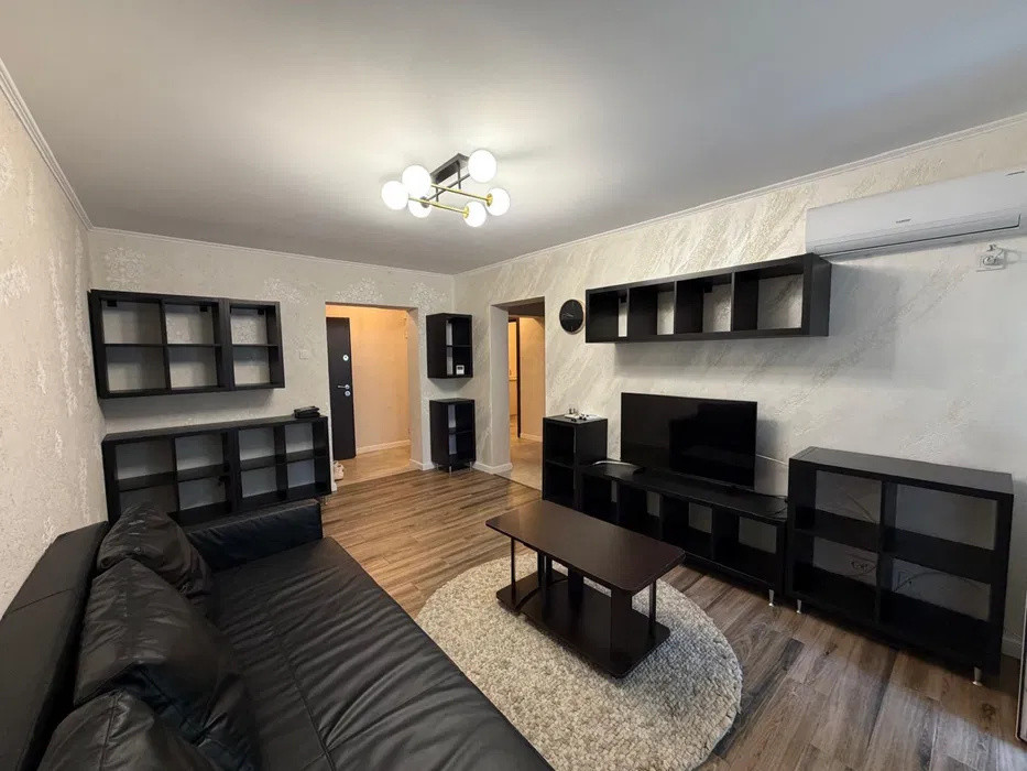 Apt cu 3 camere decomandat, etaj 1, complet mobilat și utilat, ultracentral