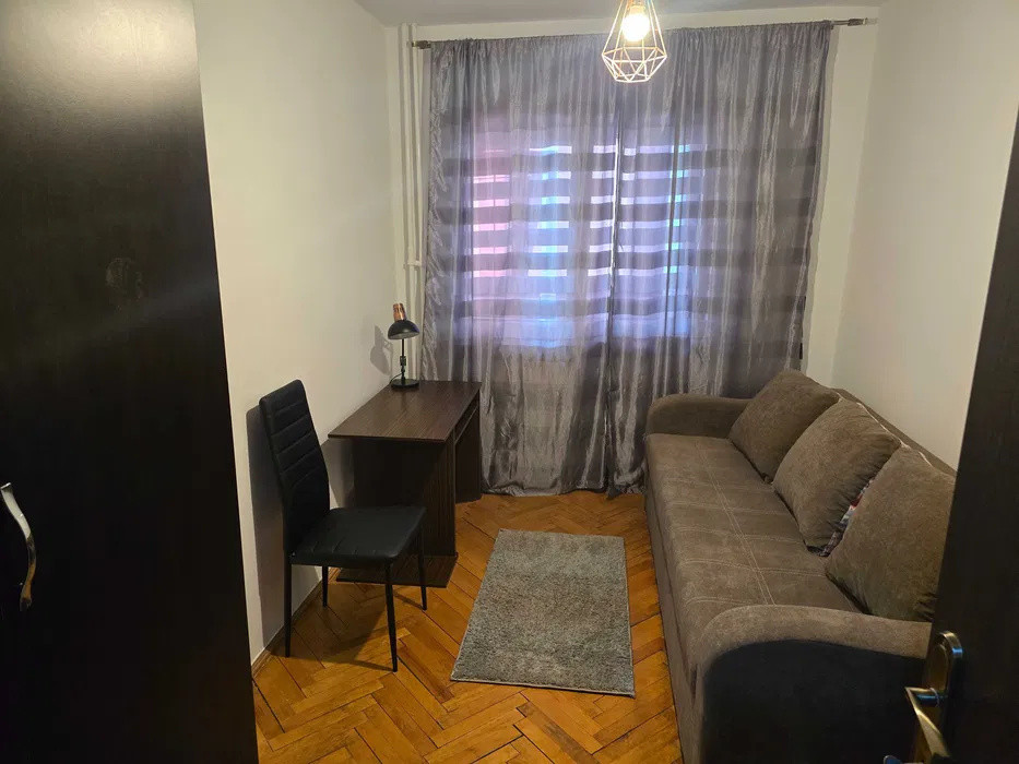 Apartament 3 camere decomandat – Centru-Gara