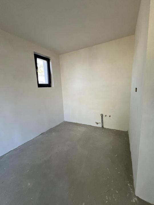Spatiu comercial si 2 apartamente 