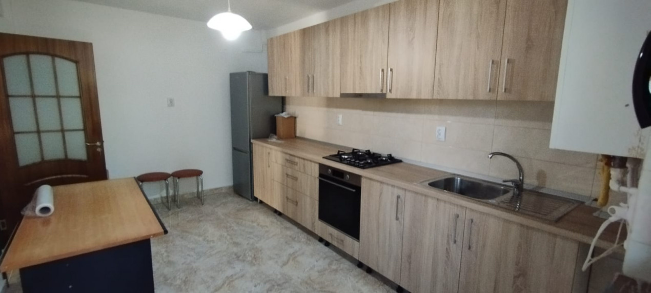 APARTAMENT 2 CAMERE, BLOC NOU, MOBILAT SI UTILAT, loc parcare și boxa