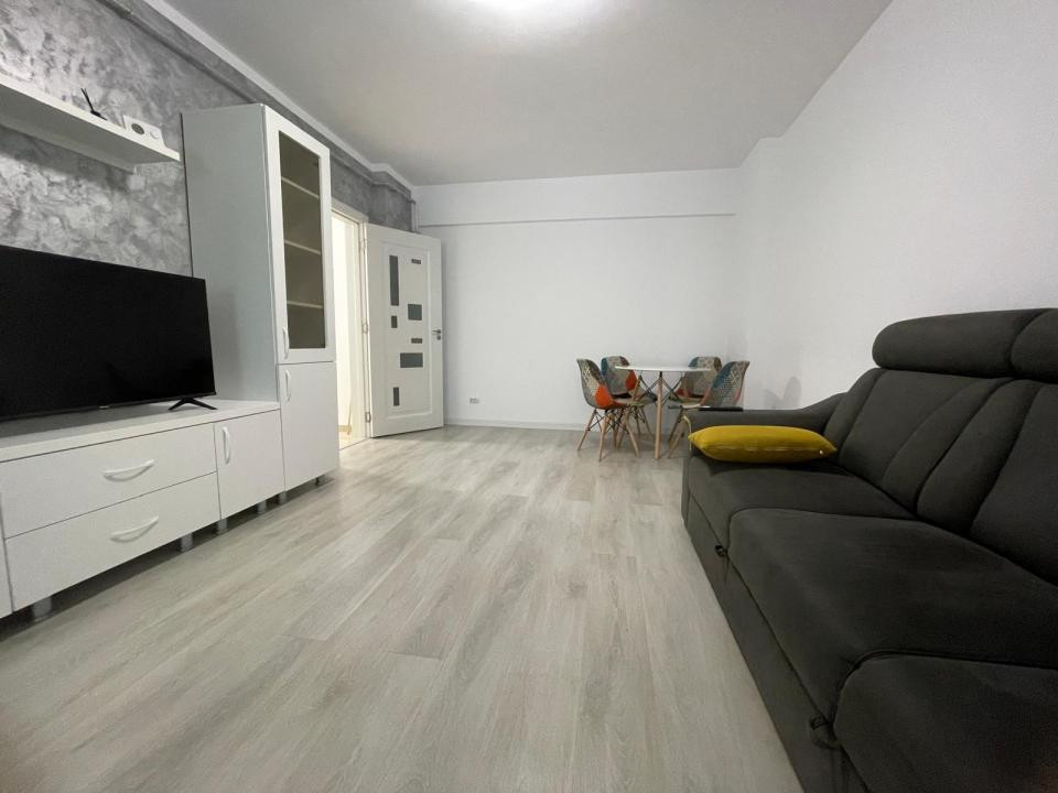 Apartament 3 camere decomandat  zona  Rond Păcurari, parcare inclusa