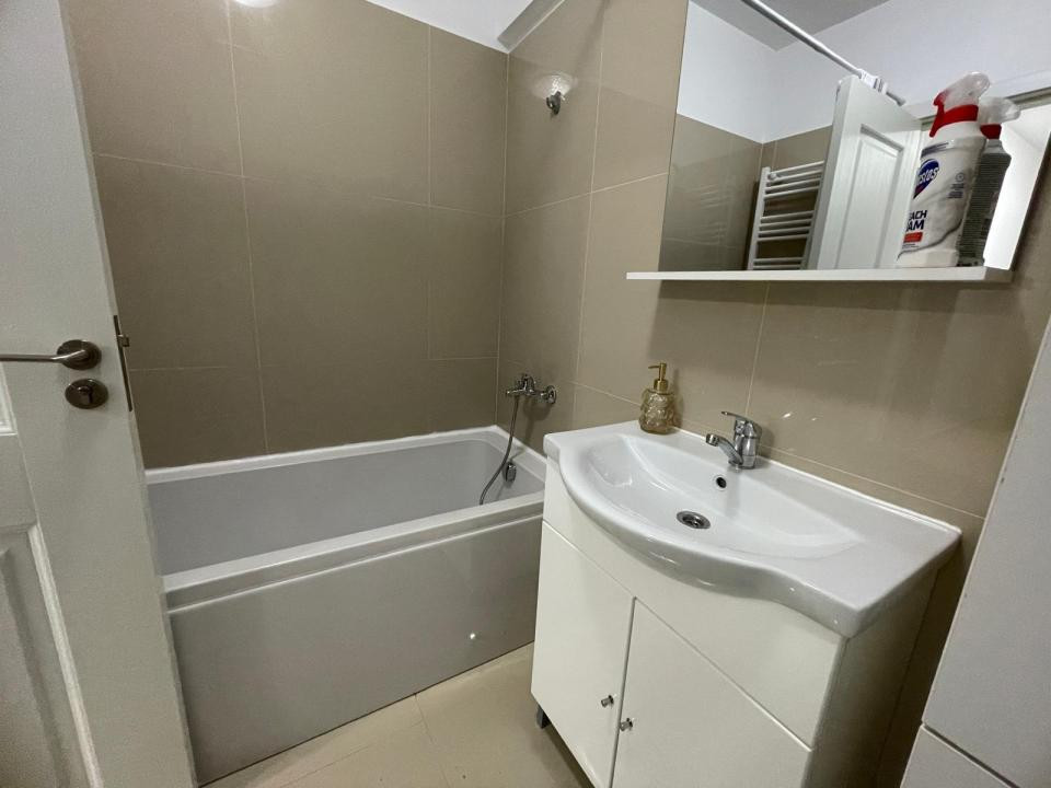 Apartament 3 camere decomandat  zona  Rond Păcurari, parcare inclusa