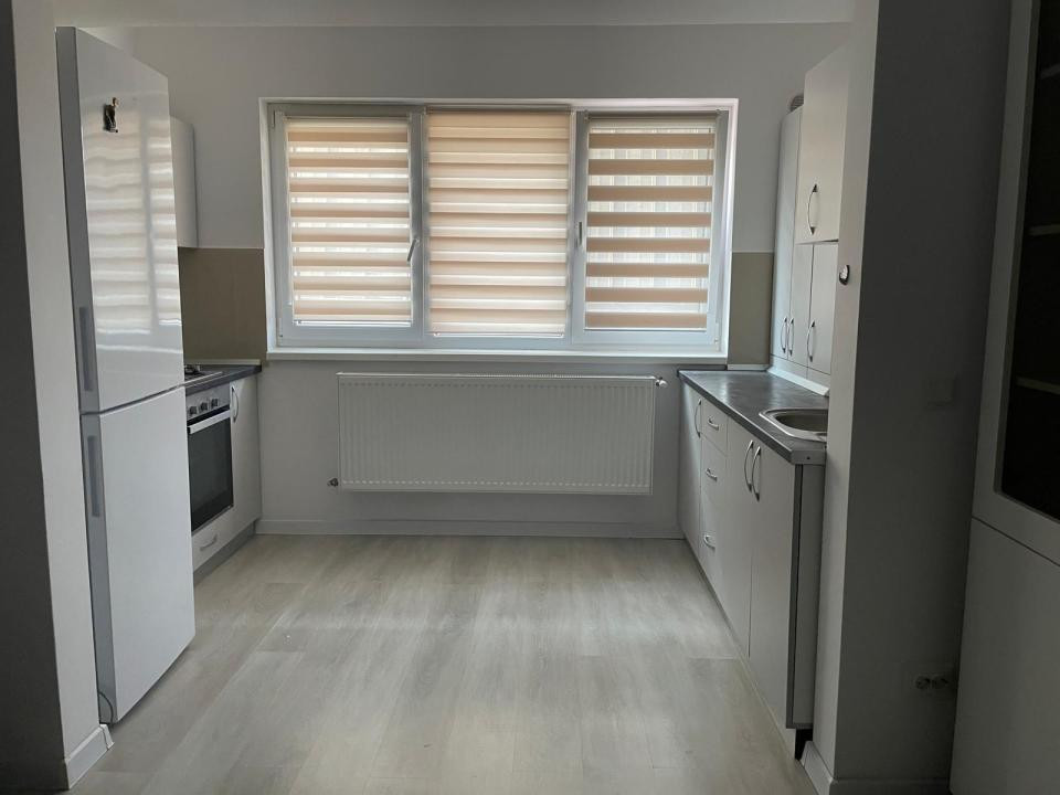 Apartament 3 camere decomandat  zona  Rond Păcurari, parcare inclusa
