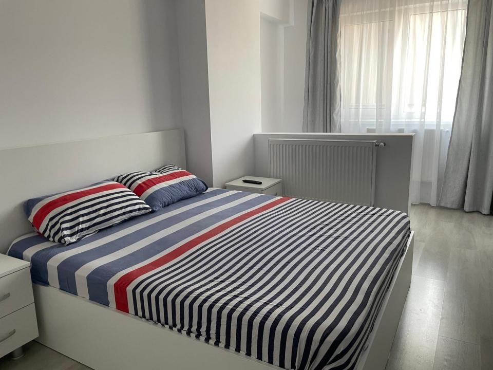 Apartament 3 camere decomandat  zona  Rond Păcurari, parcare inclusa