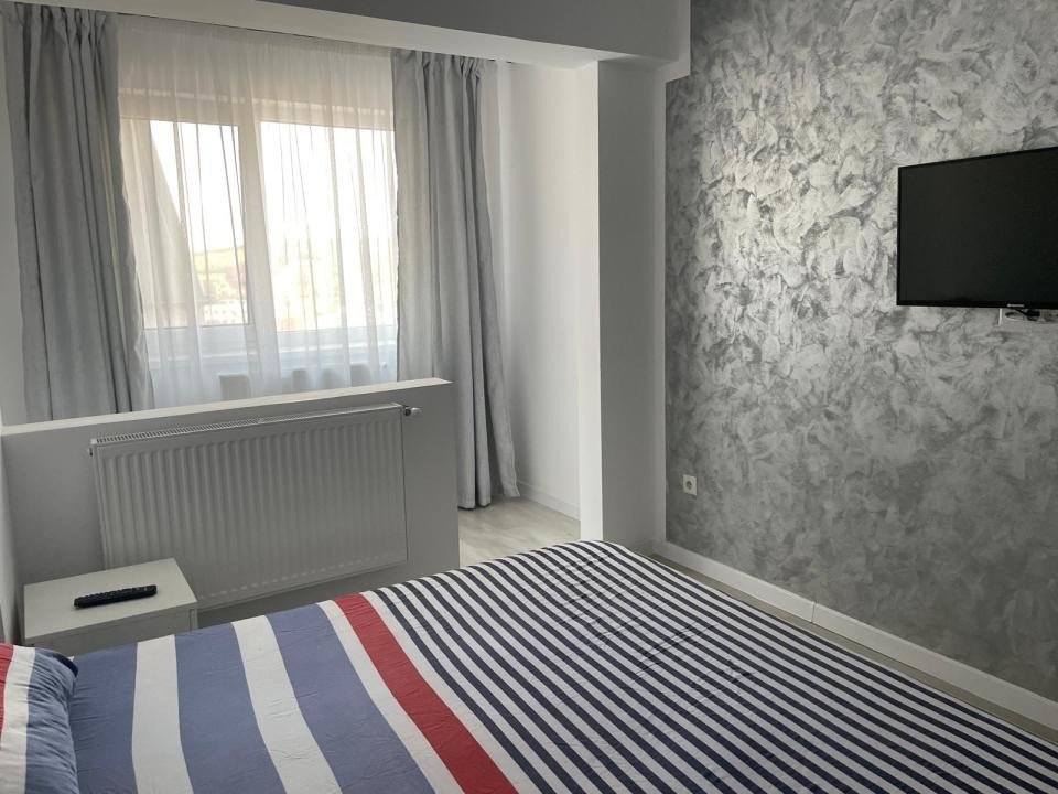 Apartament 3 camere decomandat  zona  Rond Păcurari, parcare inclusa